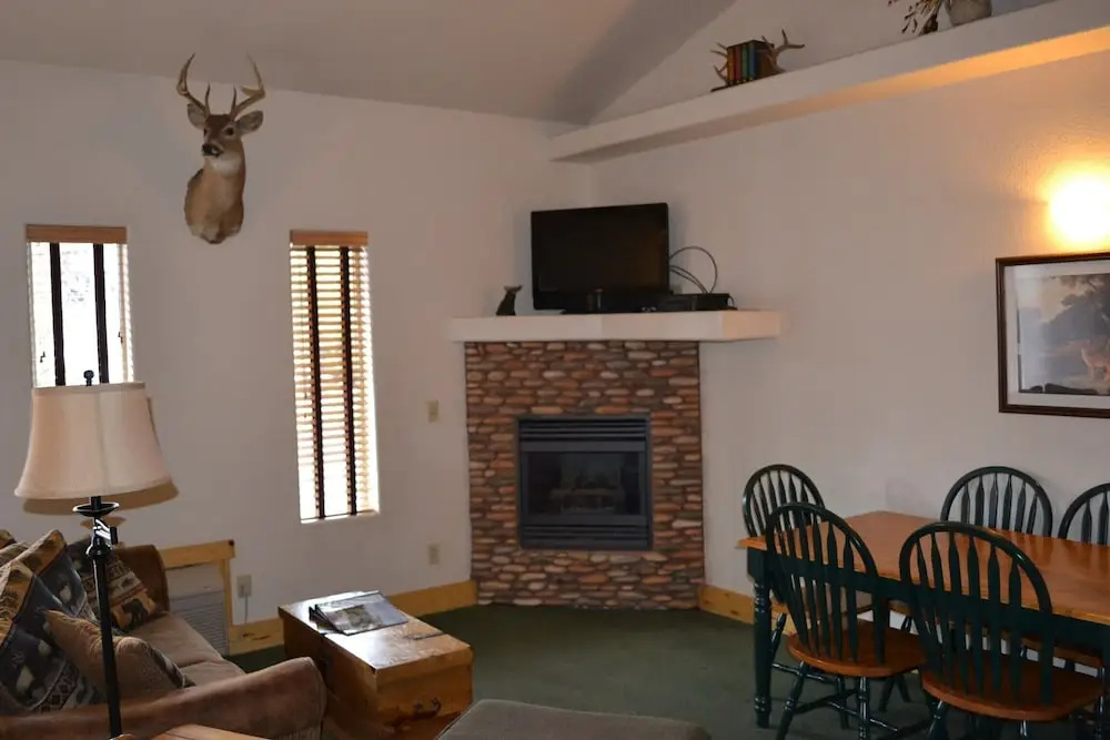 Eagle Fire Lodge & Cabins