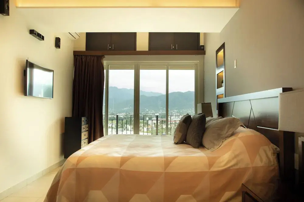 Gorgeous 15 Floor Grand Venetian