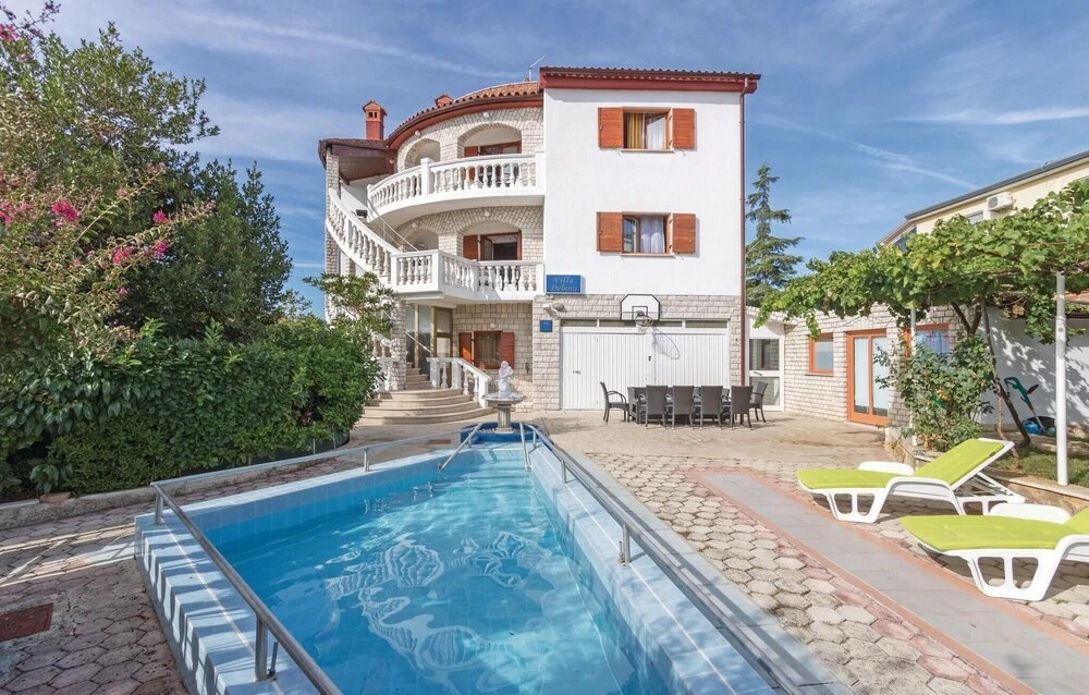 Nice Home in Pula With Wifi and 8 Bedrooms