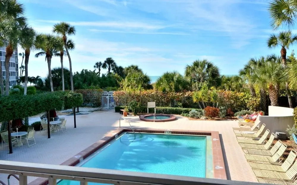 404-excelsior- Beautiful Unit Offering Amazing Gulf Views! 2 Bedroom Condo