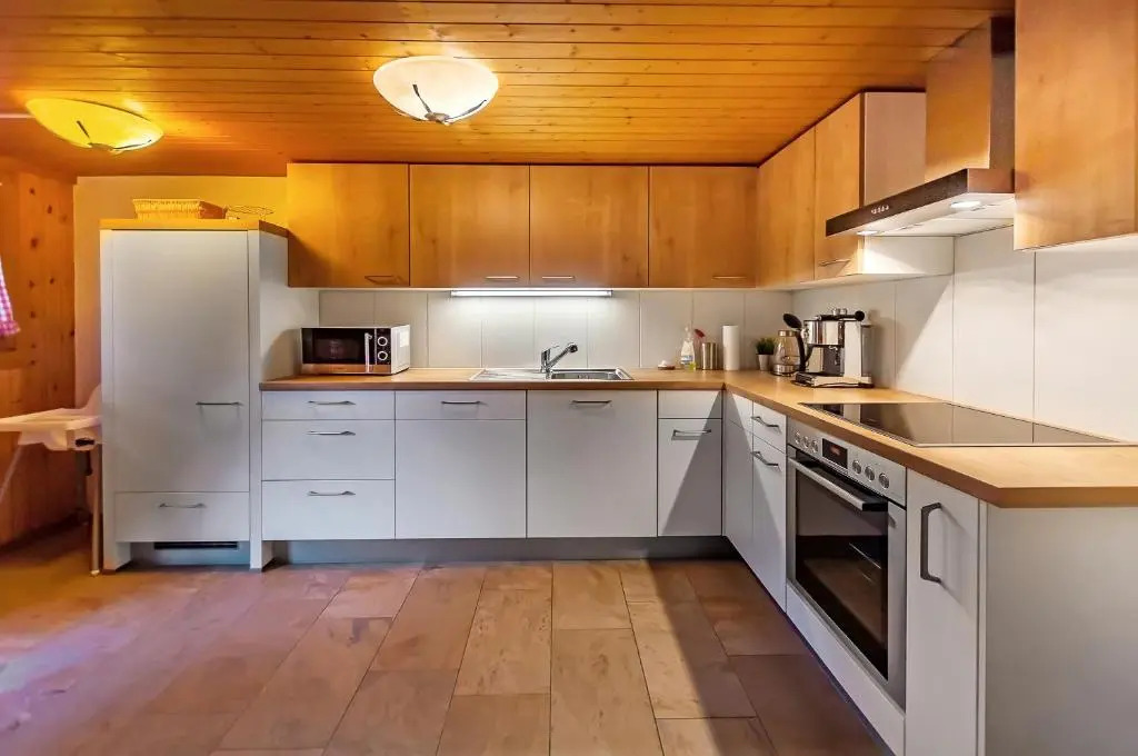 Charming Little Chalet for 6 People & Free Ski Lockers