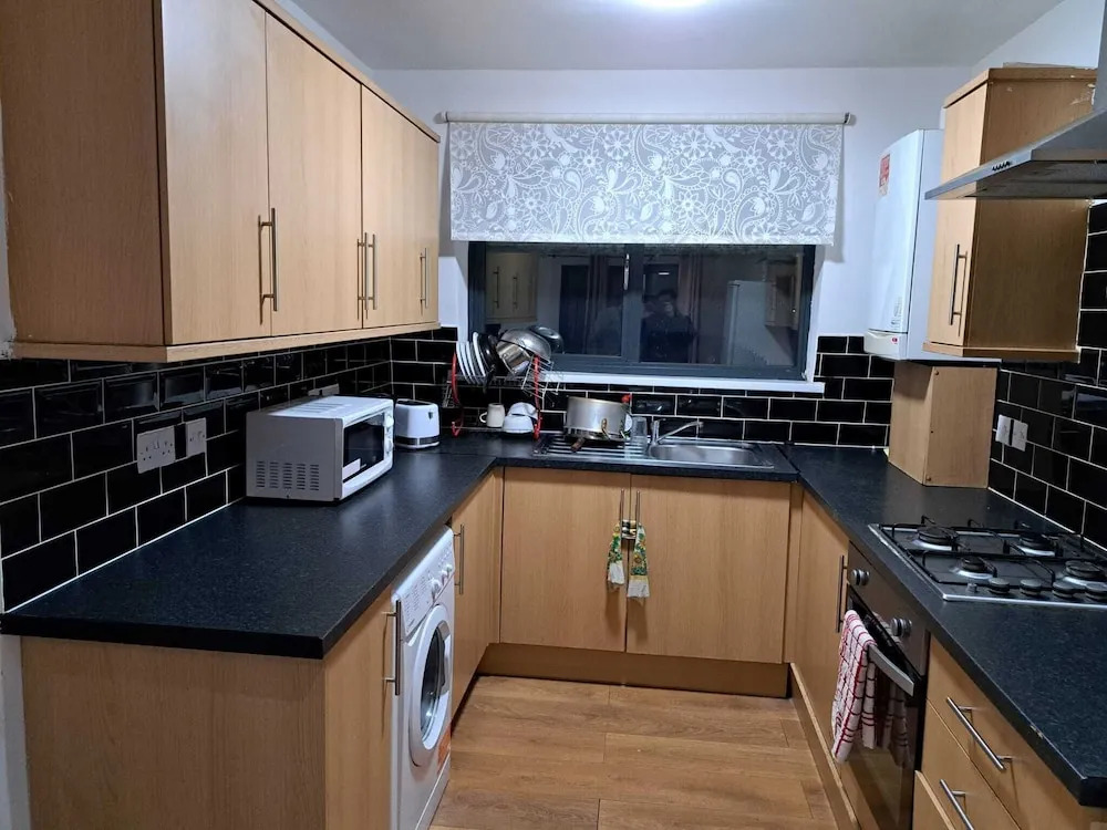 Apartment Sleeps 2 With Free Parking