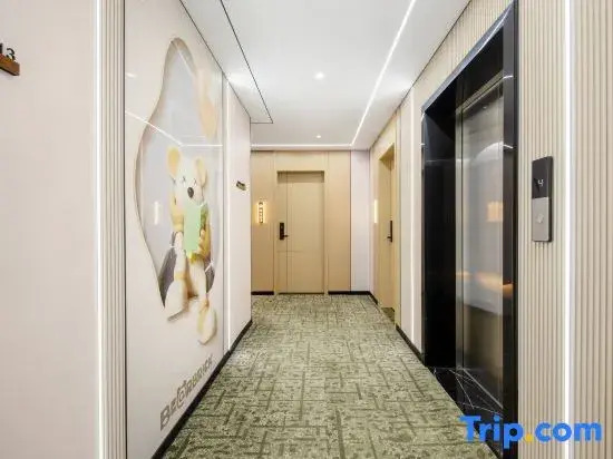 Yunqi Mercure (Guangzhou Zengcheng Zhongxin Subway Station)