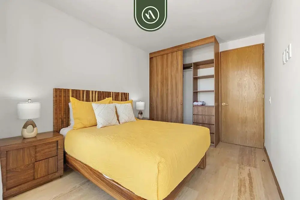 Corner 2 BR Condo - Rooftop Pool With Oceanview