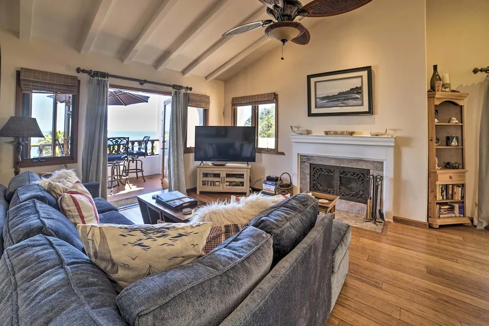 Ocean-view Hamilton Cove Penthouse W/ Pool & Gym 1 Bedroom Villa