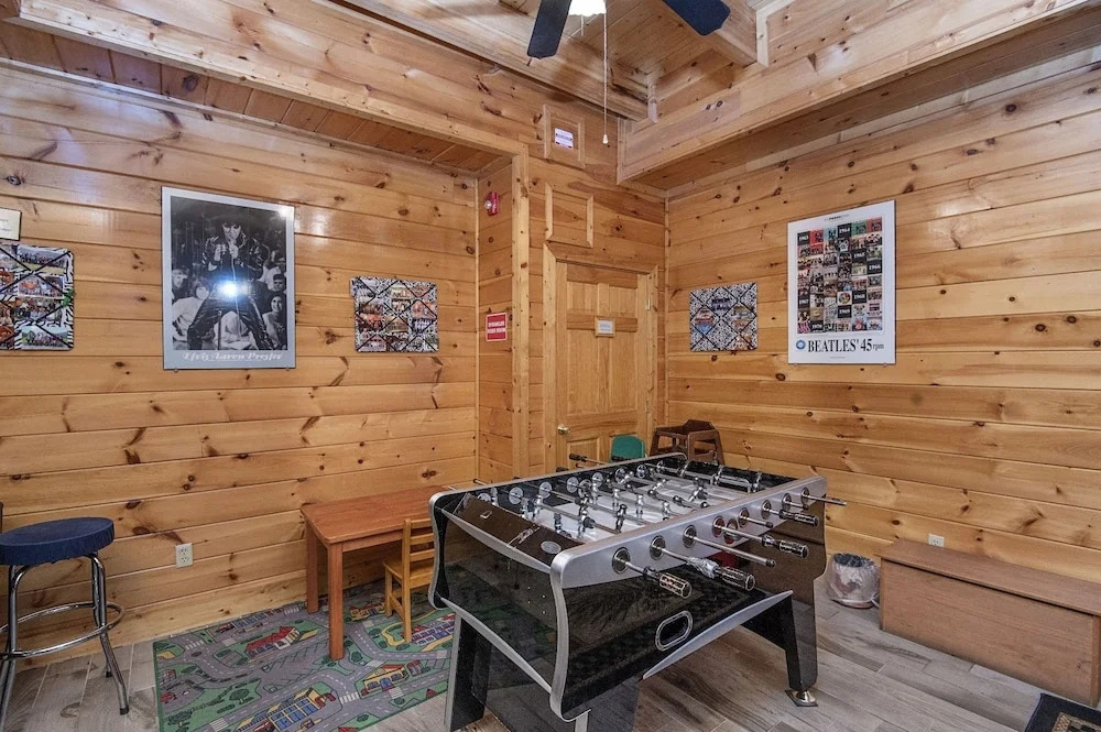 ERN854 - Wagon Wheel Lodge - Great Location! Close To All The Action! cabin