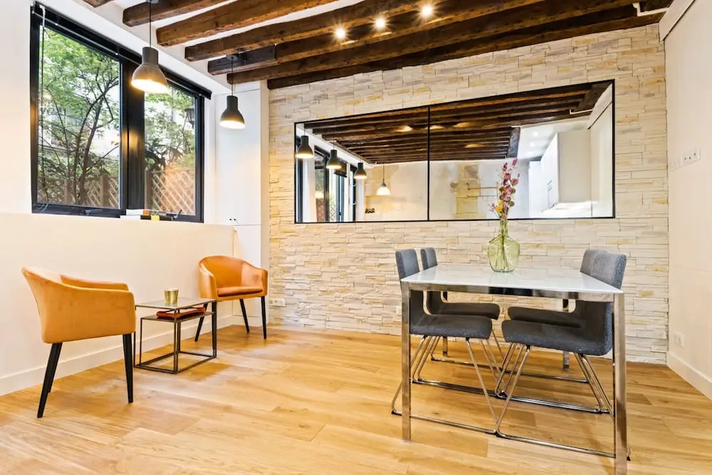 Souplex With Terrace in Rue de Faubourg