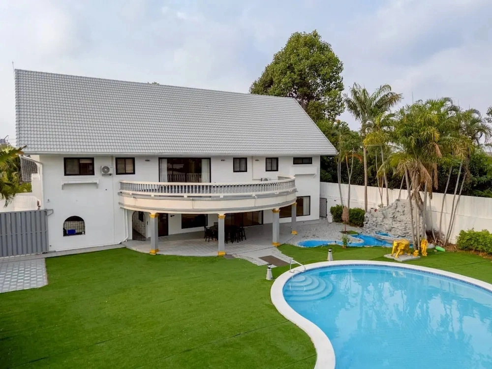 Splash Pool Villa-pattaya 5 BR Luxury Private Party Villa
