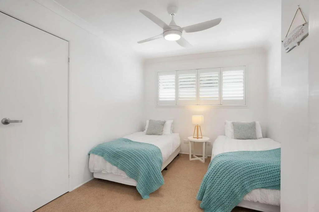 The White House - Central Coolum with Spectacular Ocean Views and WiFi