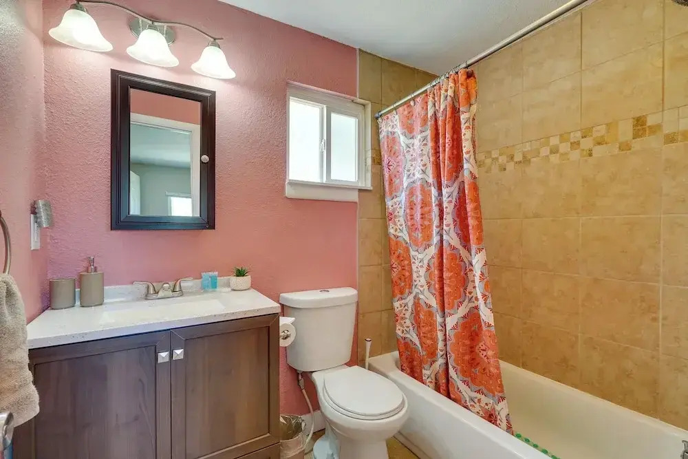 Pueblo House by Riverwalk, 2 Miles to Fairgrounds!