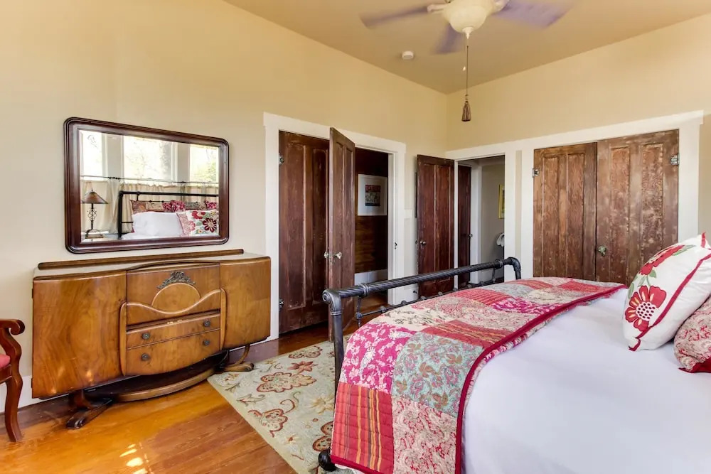 Cozy Retreat in Fredericksburg - Two Homes Perfect for Large Groups