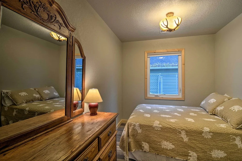 Pet-friendly Petoskey Area Cabin, Walk to River!