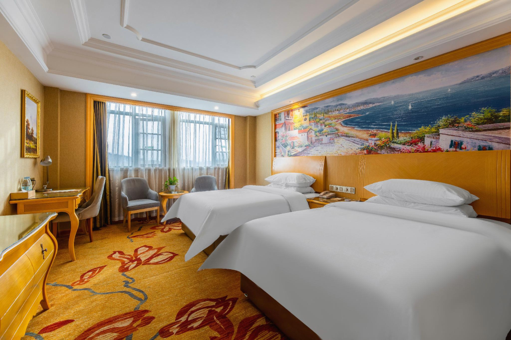 Vienna International Hotel (Enshi Cultural Square Airport Hotel)