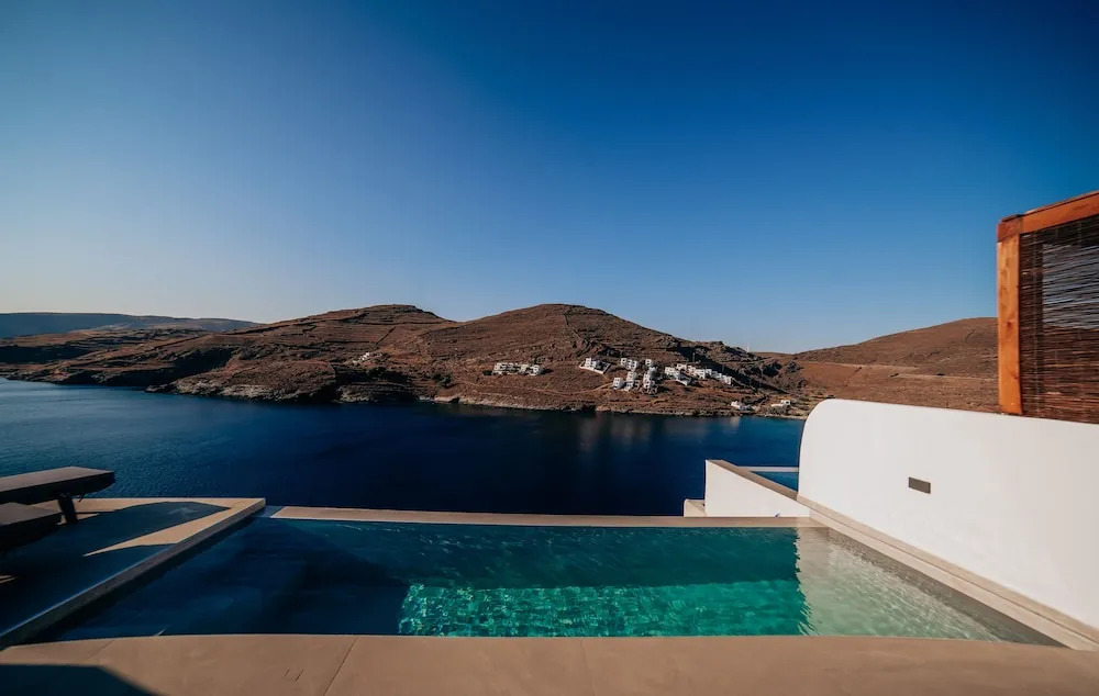 Ble Kythnos Suites