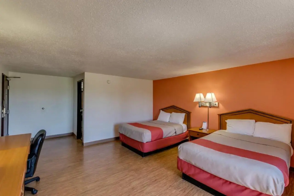Super 8 Albert Lea Mn
