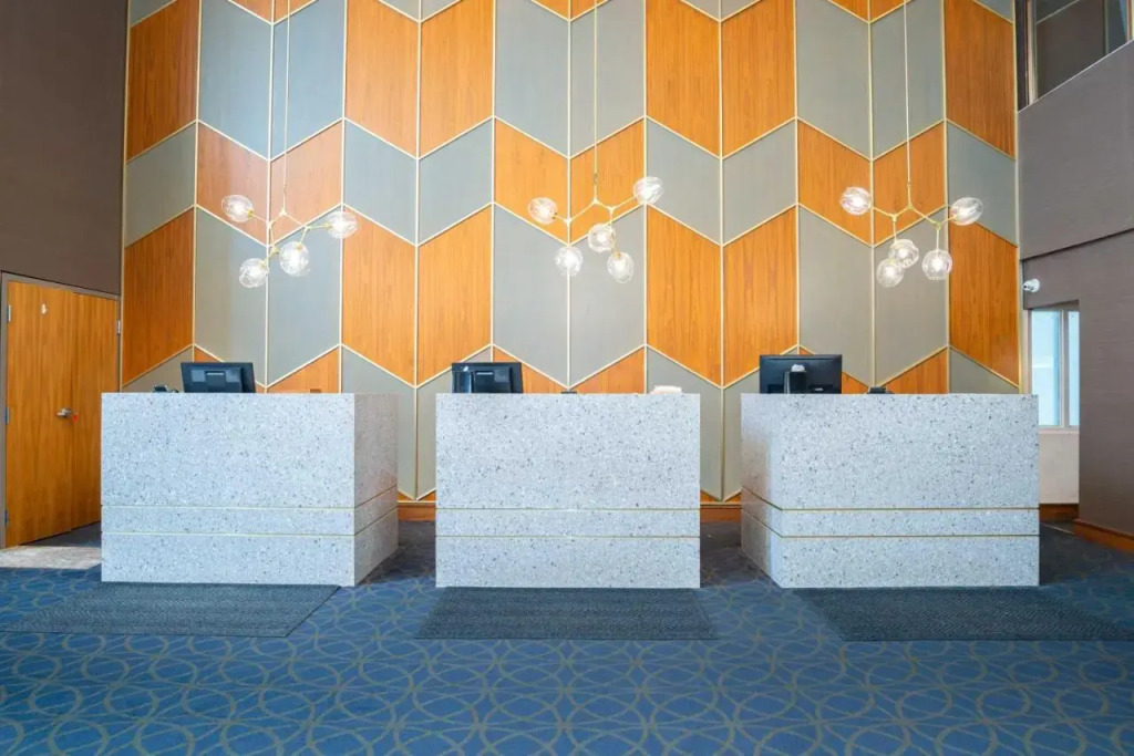 Stage West All-Suite Hotel & Theatre Restaurant