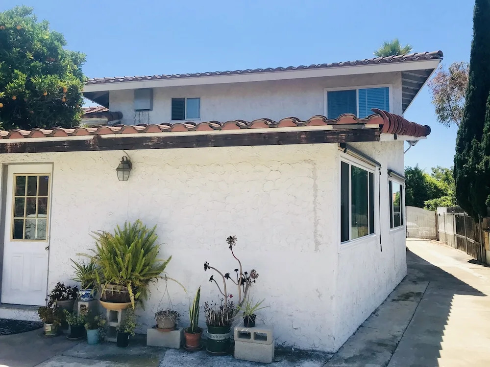 Entire 3 Bedrooms Guest House Close Beach Downtown