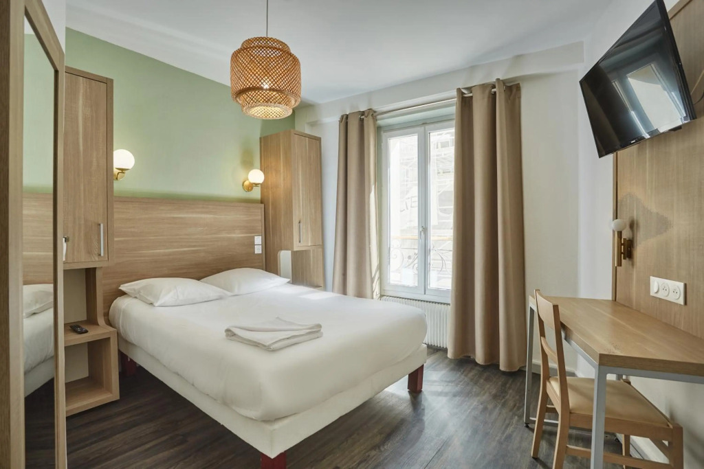 Merryl Hotel
