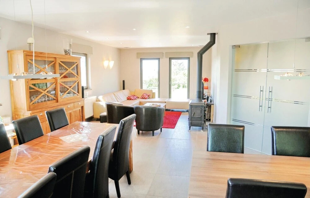 Nice Home in Somme-leuze With 5 Bedrooms and Wifi