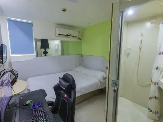 Boerman Electric Sports Apartment (Shanghai Gucun Park Subway Station Branch)