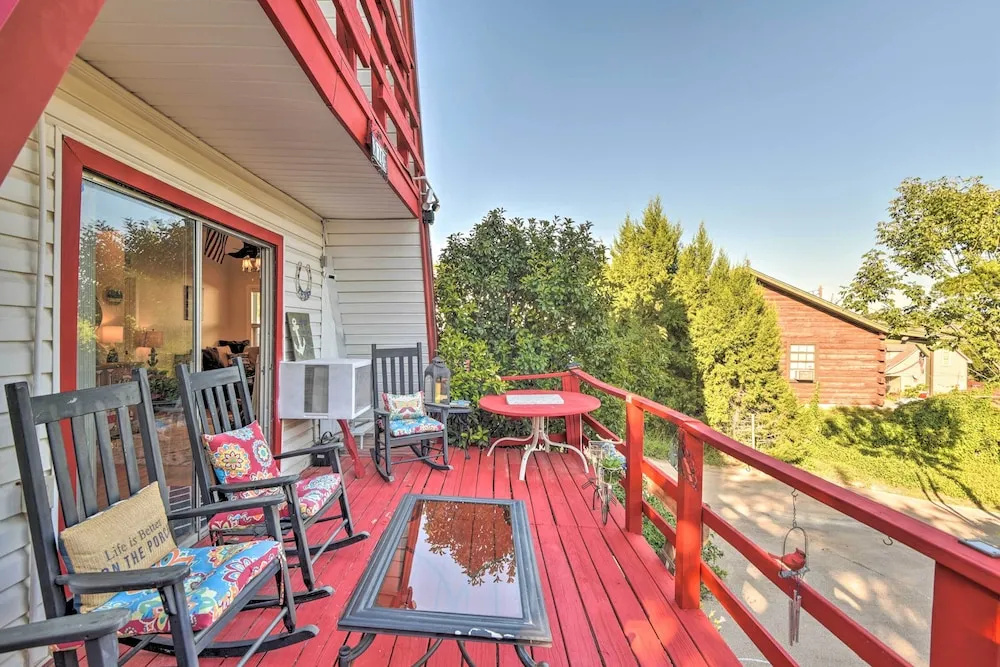 Steps to Lake! Charming Cabin: Pool Access & Decks