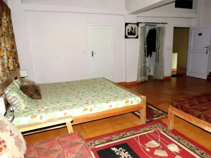 Club-10 Pine Lodge