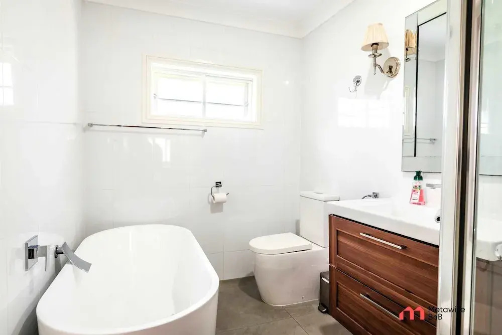 Metawisebnb Waterfront 3BR Coastal Escape