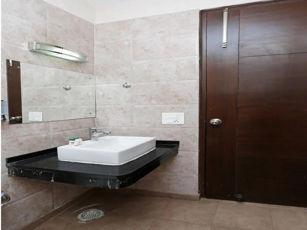 Fragrance Habitat By OYO Rooms