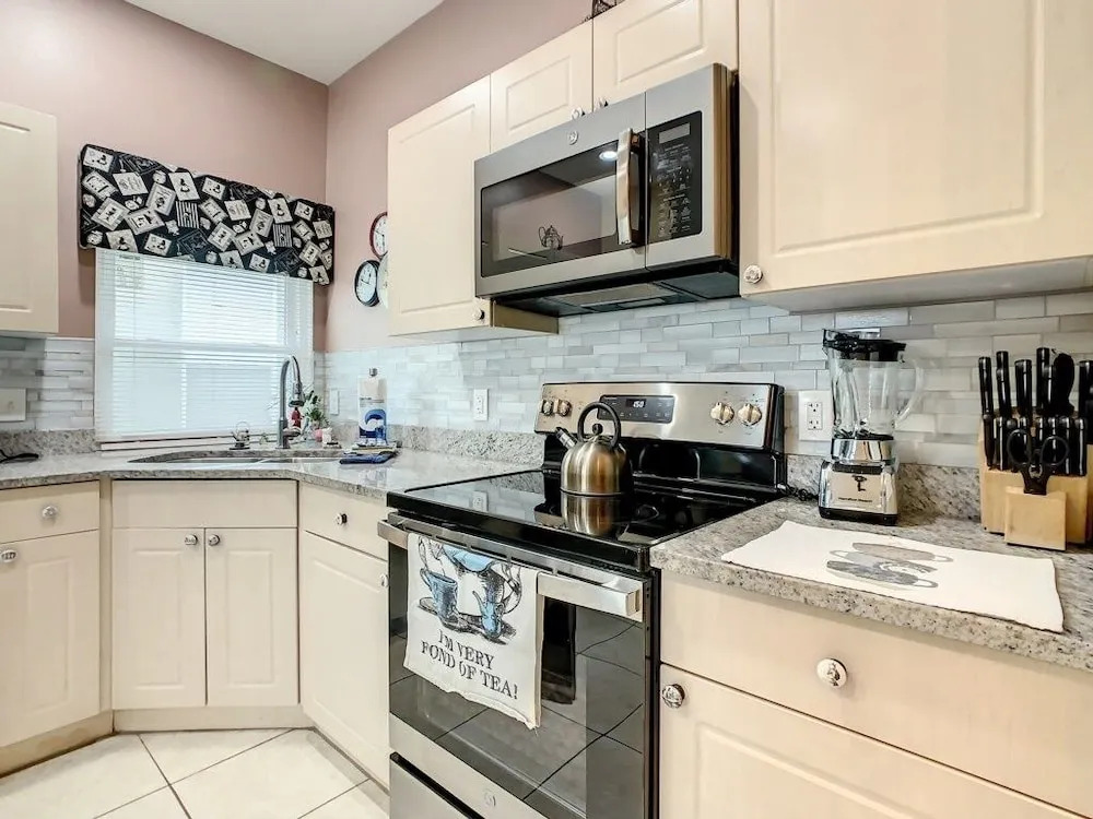 Beautiful Windsor Palms 4 Bed South Facing Pool 4 Bedroom Villa by RedAwning