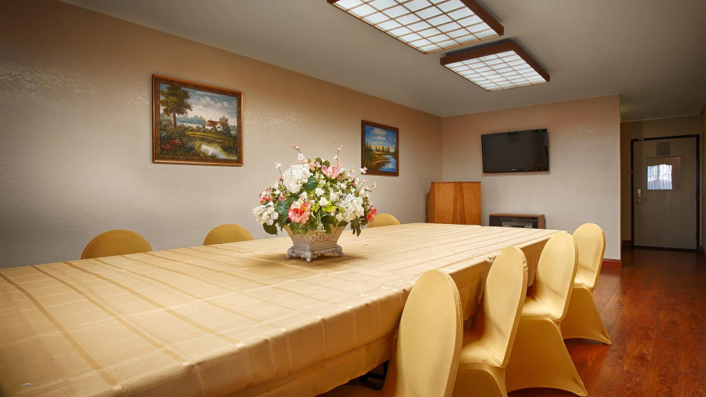 Best Western Plus South Bay Hotel