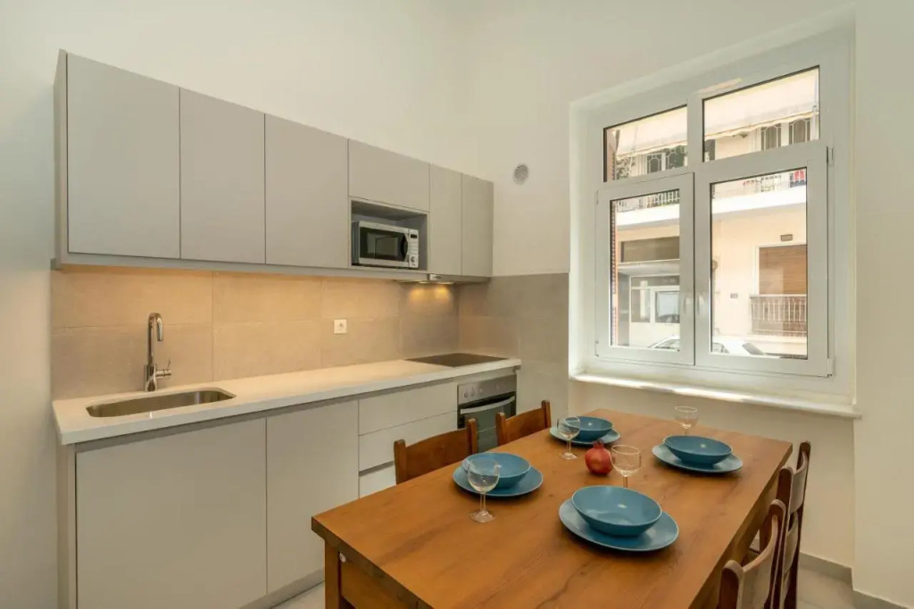 Charming 3bd apt. close to metro
