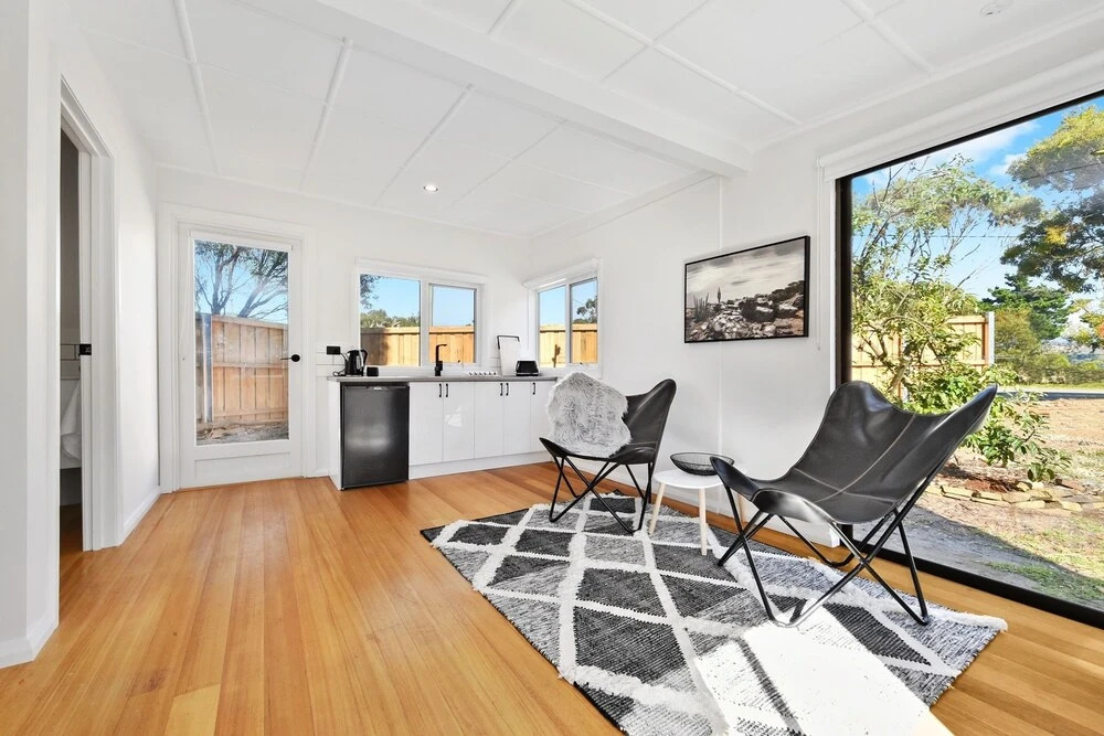 3 Bedroom Entertainer with Bungalow Next To Beach