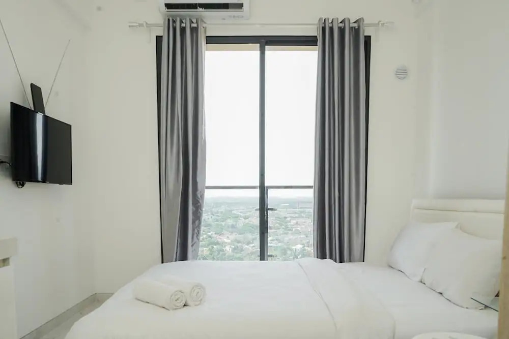 Comfy and Cozy Stay Studio Room at Sky House BSD Apartment By Travelio