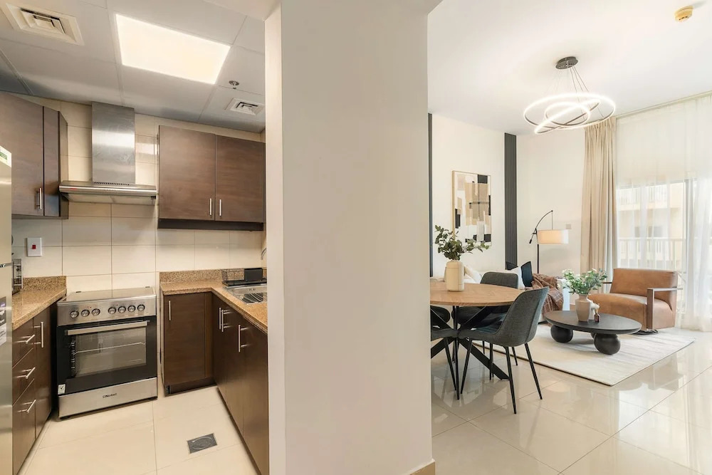 Silkhaus New 1bdr Stay at Dubai Production City in Centrium Tower