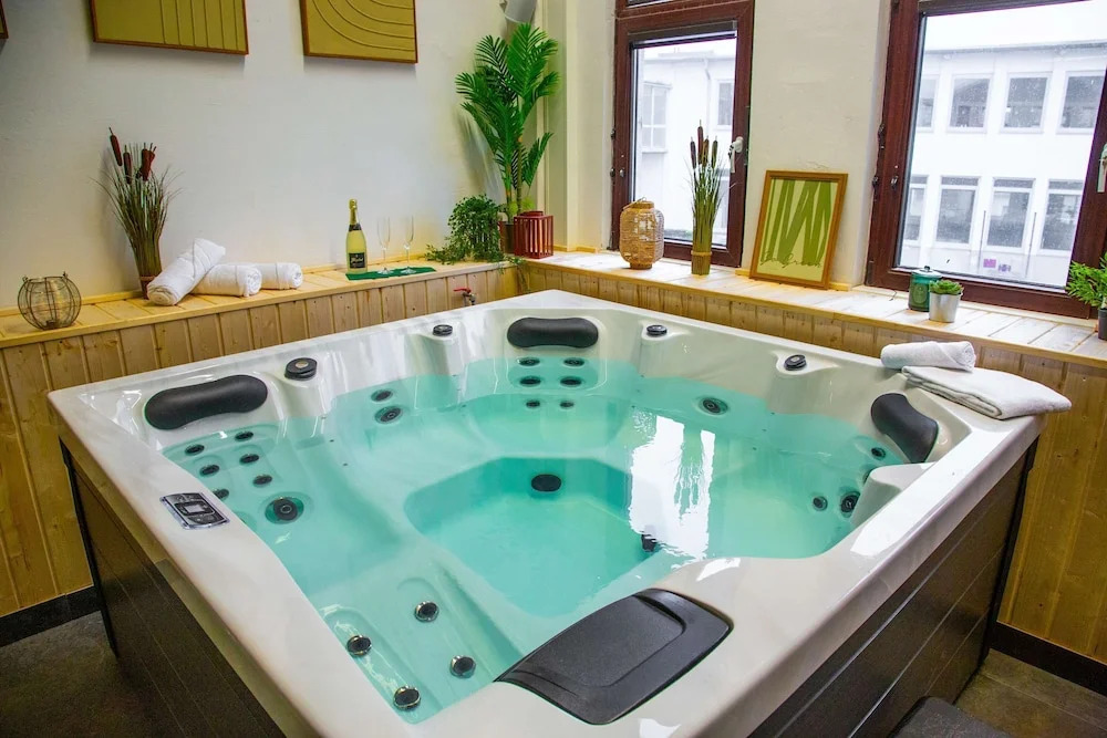 Casino Whirlpool-sauna-kino-indoor-basketball
