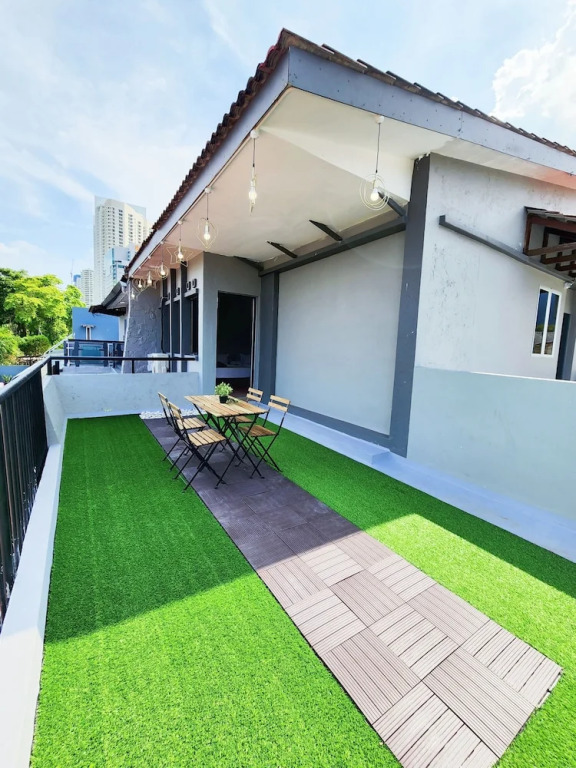 Gurney Coast Guest House by Sky Hive