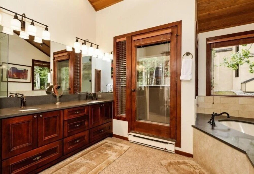 Snowmass Woodrun V 2 Bedroom Ski In, Ski Out Mountain Residence In The Heart Of Snowmass Village