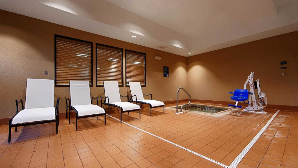 Best Western Plus Hiawatha Hotel