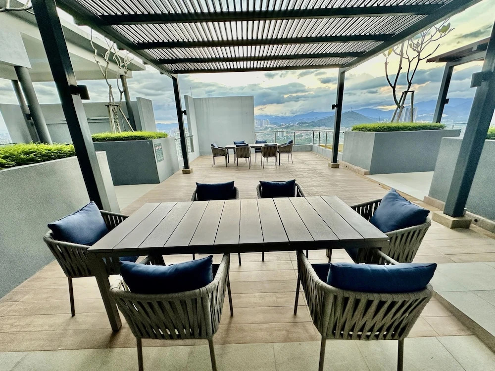 Neu Suites Service Apartment