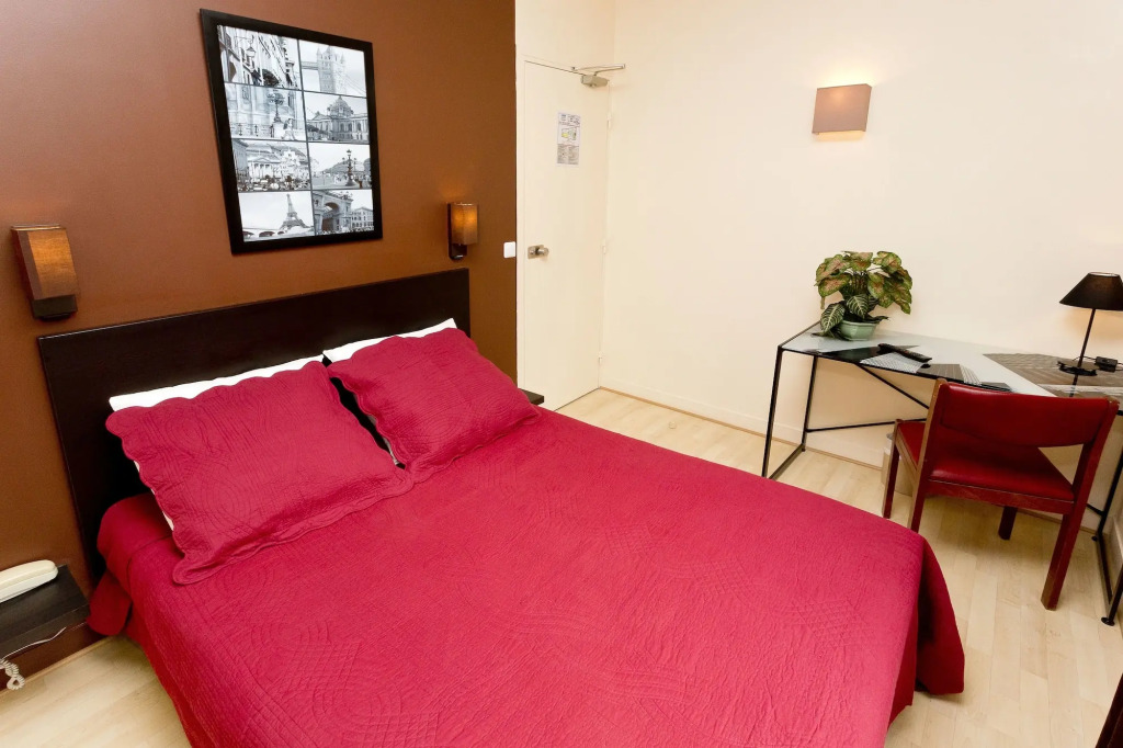 Hipotel Belgrand Edith Piaf