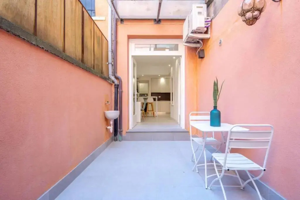 Ormesini Courtyard Apartment