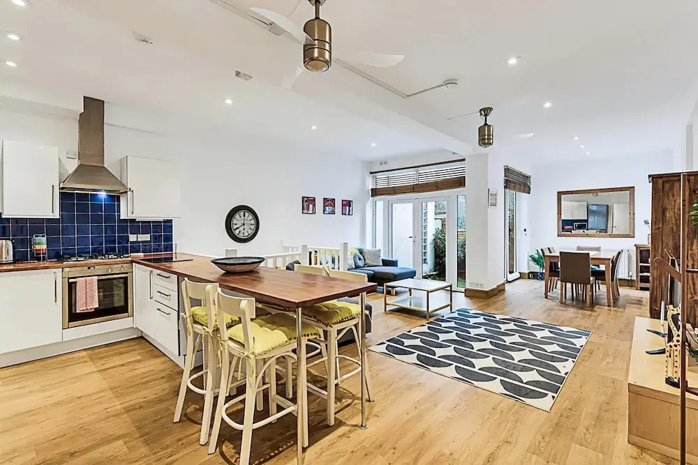 Modern Comfort Two Bedroom Gem on the Rye