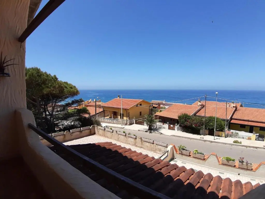 Villa with beautiful Private Garden & Breathtaking Sea View