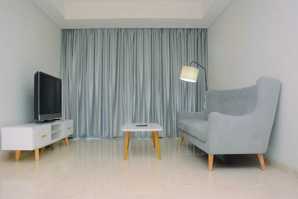 Spacious 3BR Gold Coast Apartment near Shopping PIK Avenue