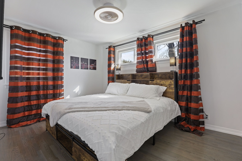 Modern Home Near Rosemont/allstate Arena O'hare 3 Bedroom Home