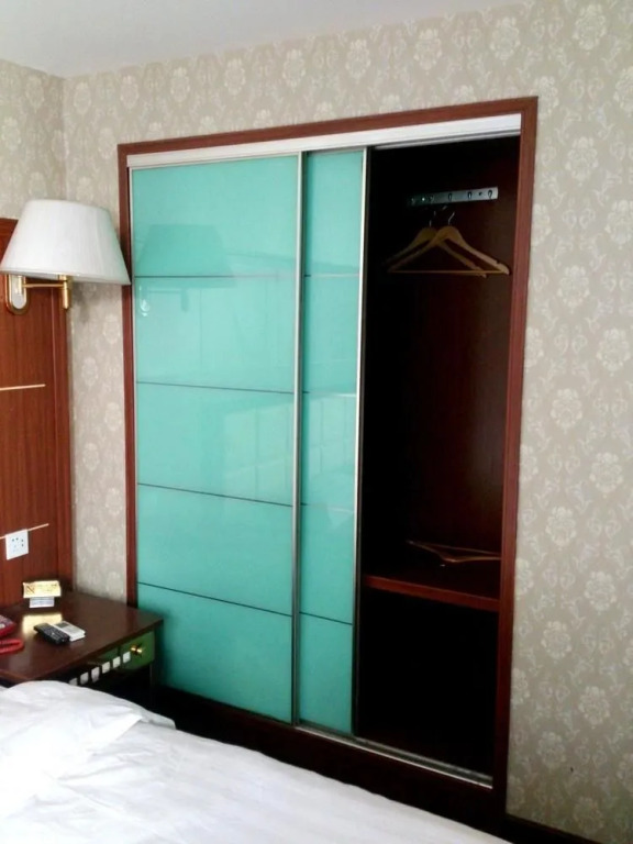 Wuhan Yanlong Business Hotel