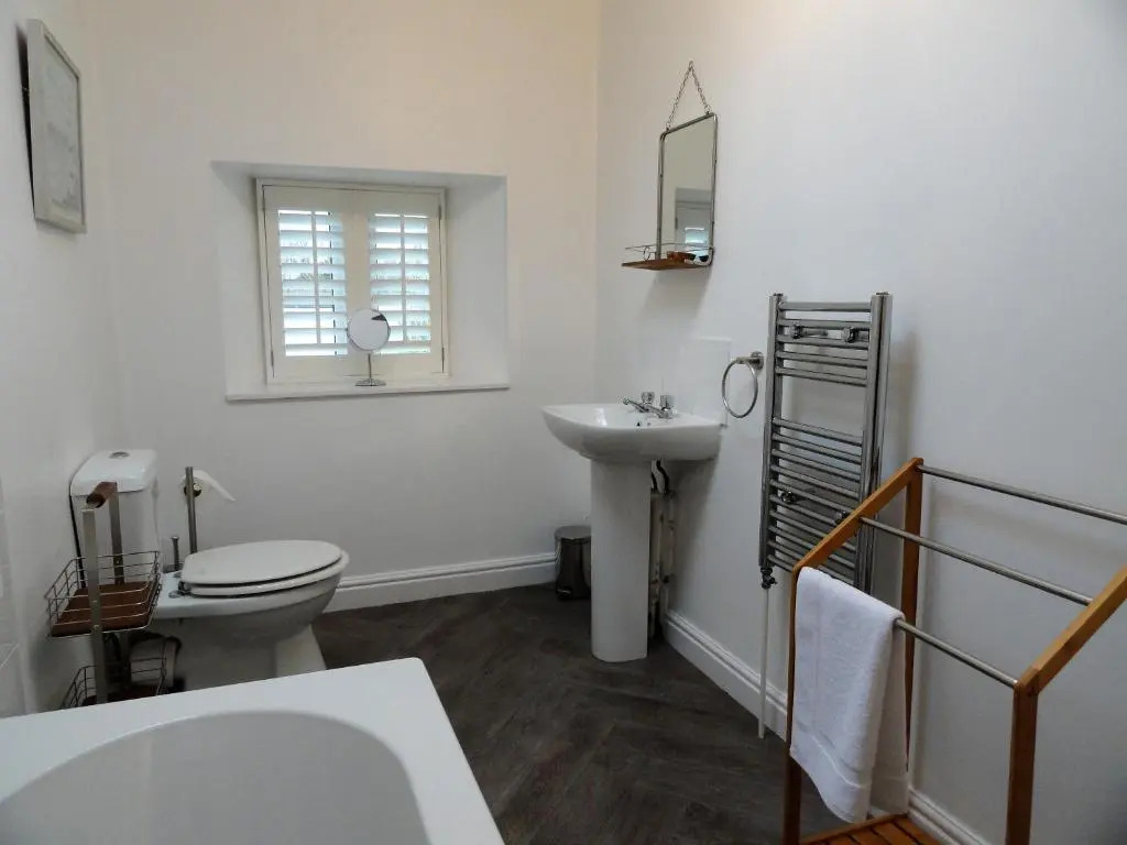 Homely and well appointed Priory Apartment by Cliftonvalley Apartments