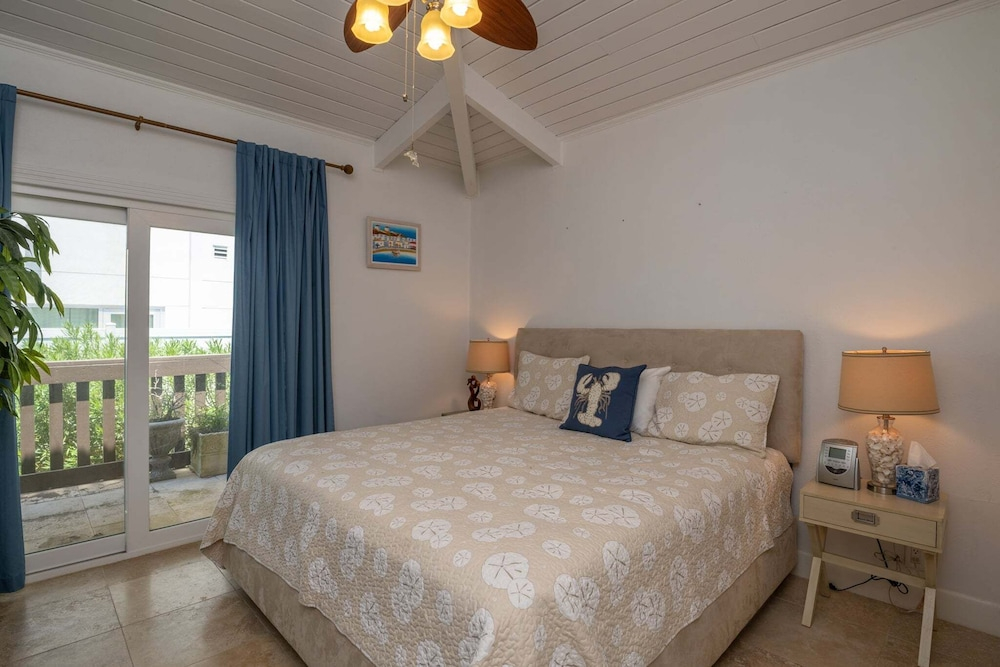 Tiki 216 - 2br Condo W/ Balcony Steps From Beach 2 Bedroom Condo
