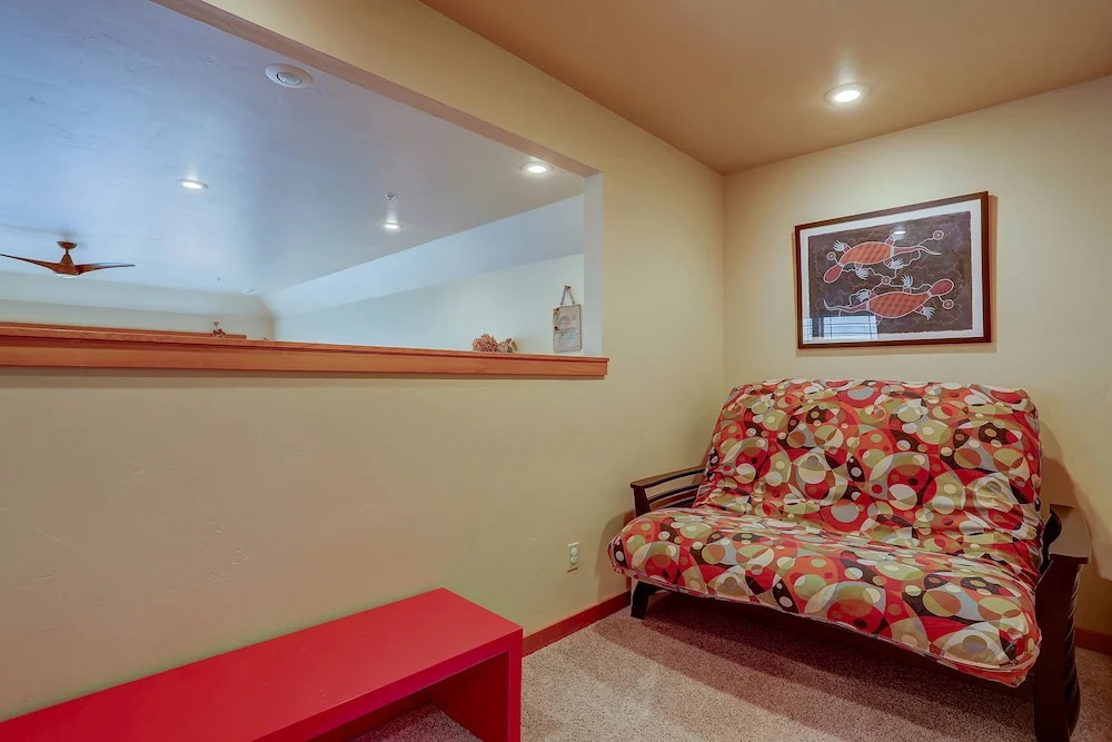 Bridge View Loft 3 Bedroom Condo by RedAwning