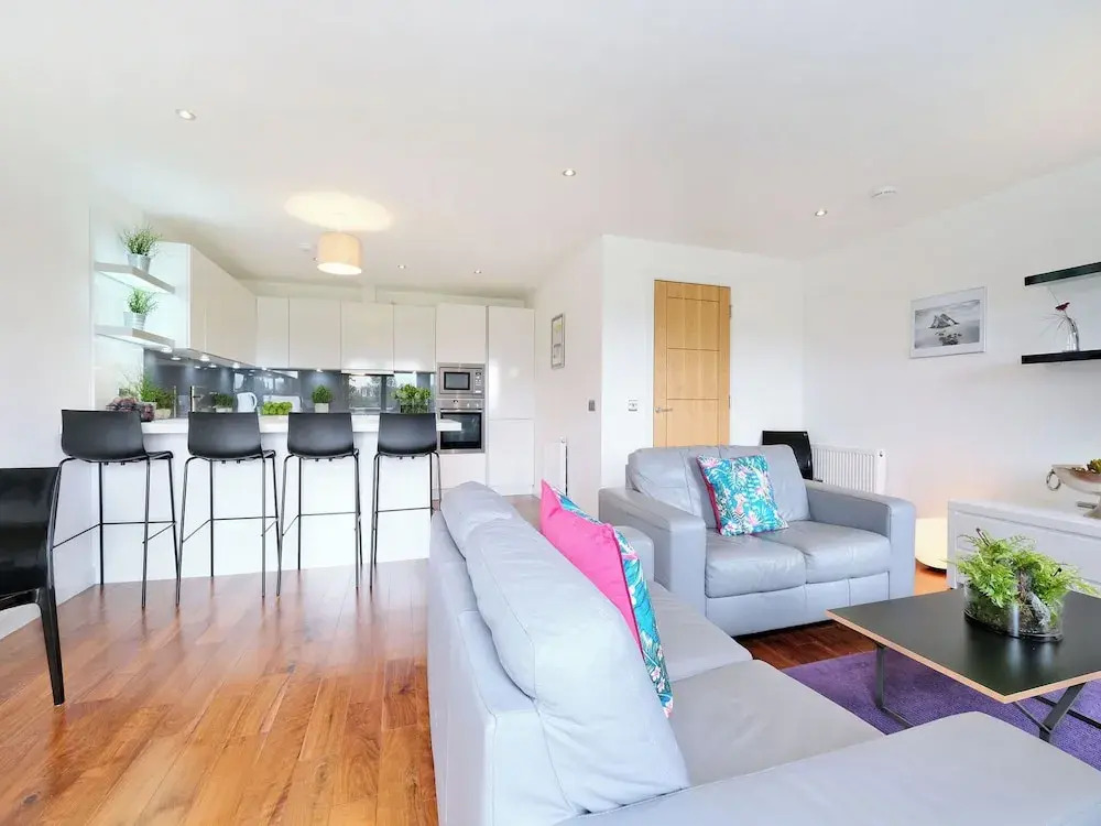 Stunning two Bedroom Home in West End Area of Aberdeen